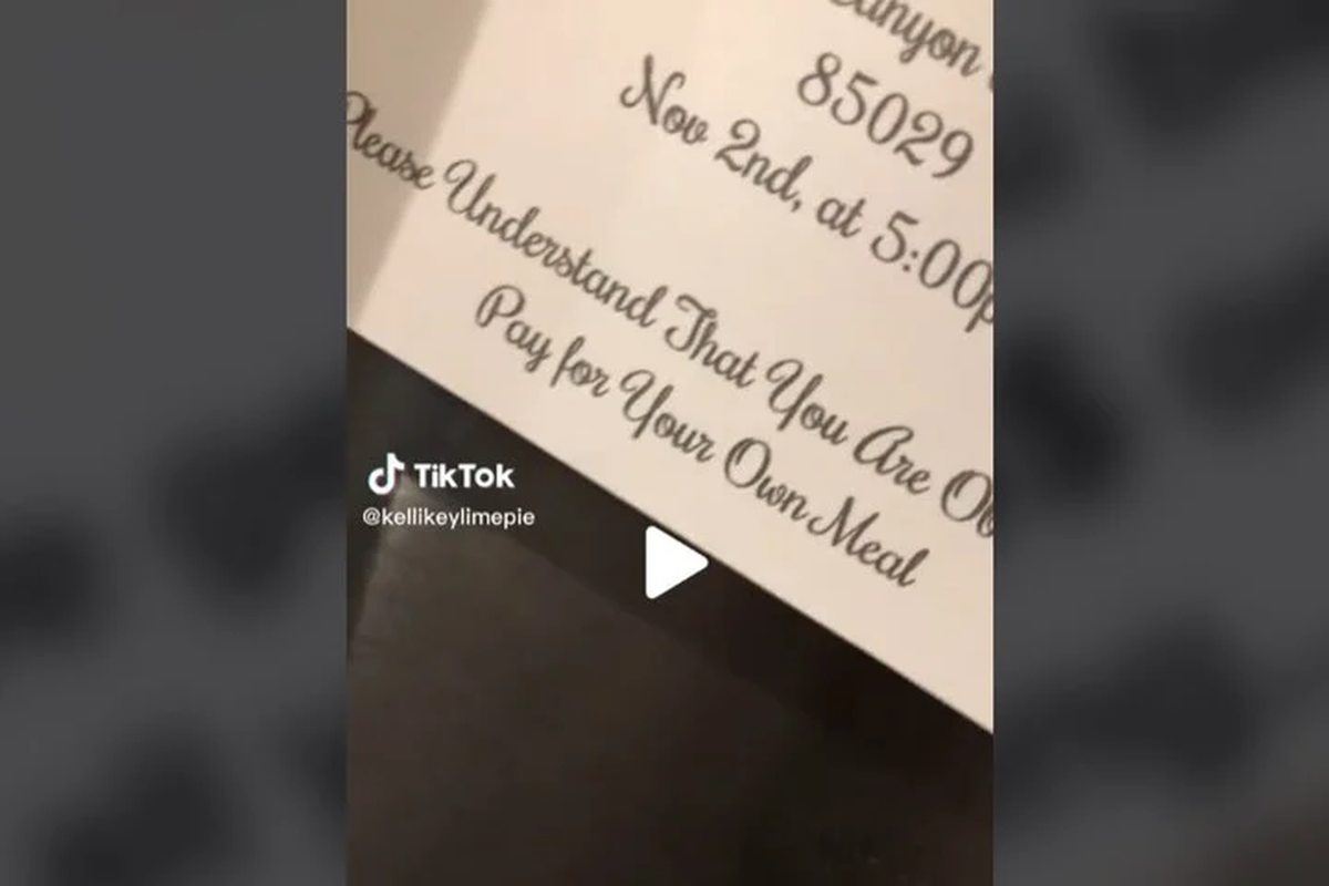 Los invitaron a una boda y descubrieron que debían pagar la comida y algo más: Vergonzoso