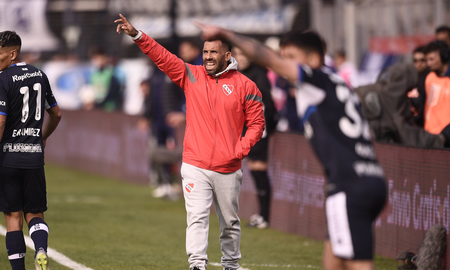 Carlos Tevez ilusiona a los hinchas de Independiente. Carlos Tevez ilusiona a los hinchas de Independiente.