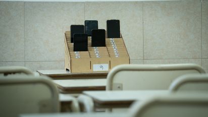 Celulares en el aula: la estrategia de una escuela de Santo Tomé para regular su uso sin prohibirlos