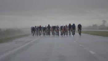 La histórica carrera de ciclismo se suspendió por lluvia y se premió el sprint hasta Coronda