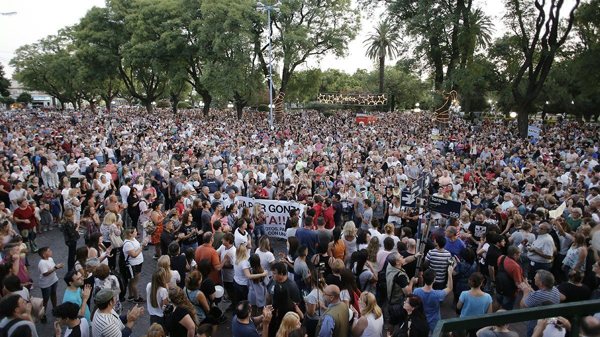 Miles de vecinos de Rafaela se movilizaron contra la inseguridad y pidieron justicia por la muerte de Gonzalo Glaria.