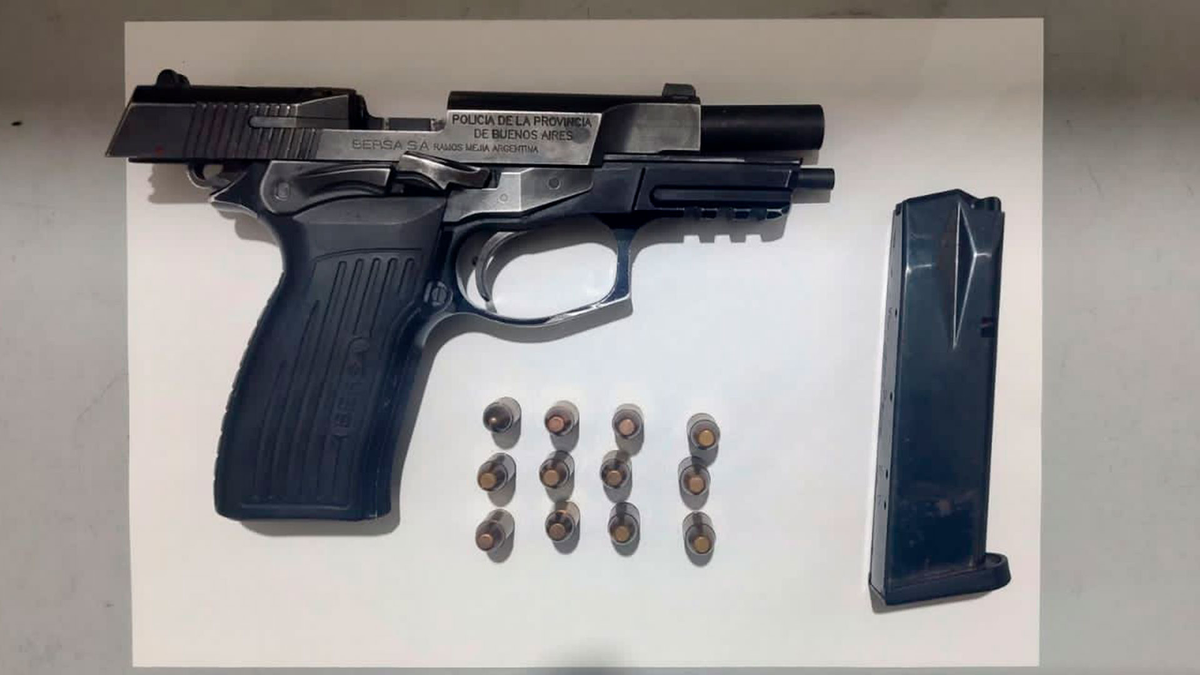 Esta es el arma reglamentaria que usaba el agente para robar