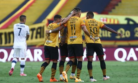 El Fortín no pudo sostener la ventaja que logró en Argentina y se despide de la Copa Libertadores. El Fortín no pudo sostener la ventaja que logró en Argentina y se despide de la Copa Libertadores.