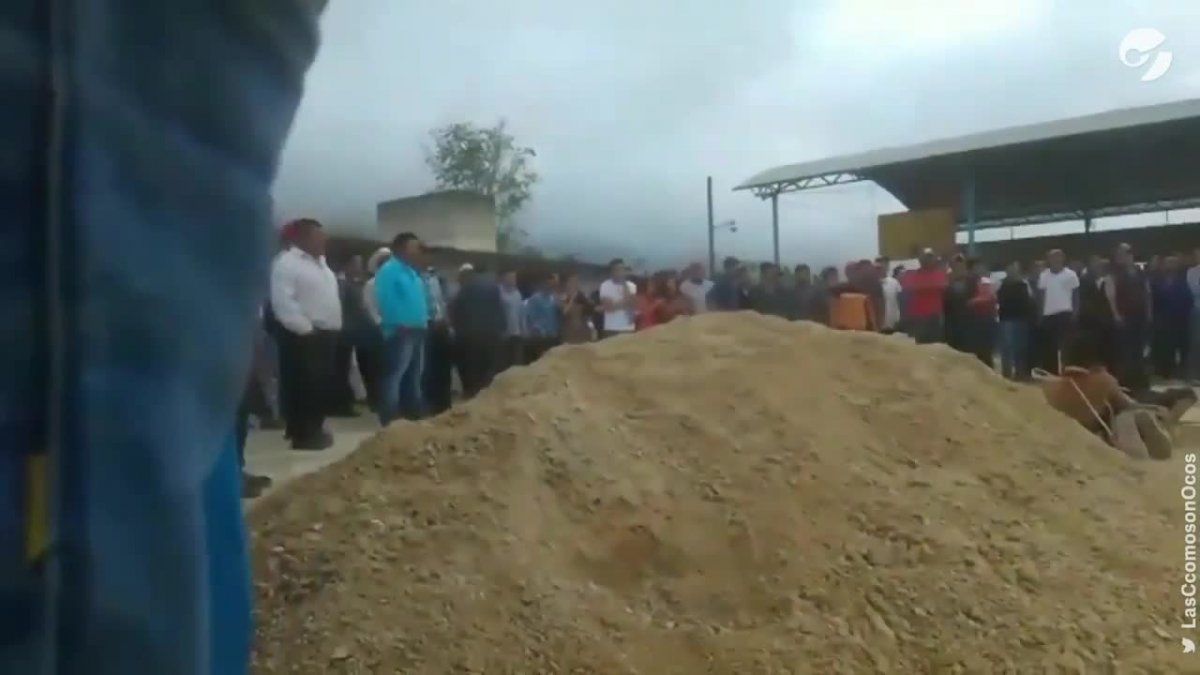 Impactante: lincharon y quemaron vivos a dos asesinos que sacaron de la cárcel