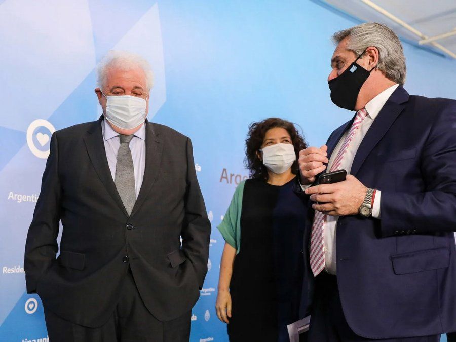 Ginés González García junto a Alberto Fernández.