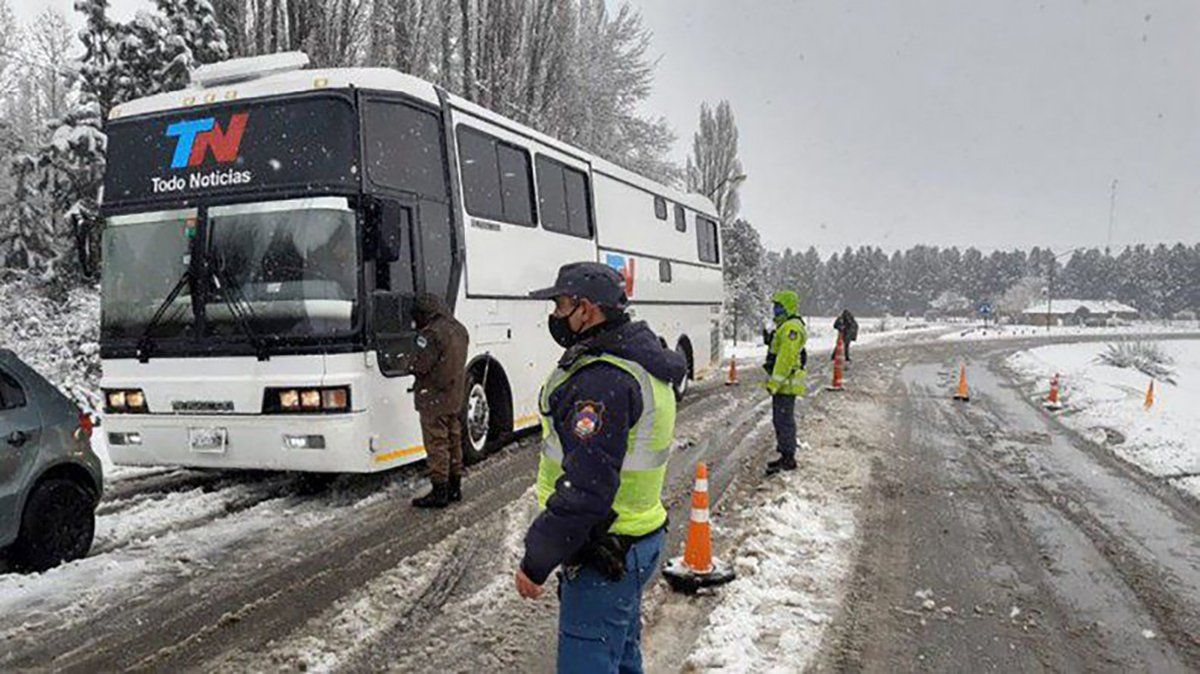 Impiden que m&oacute;vil de TN ingrese a la patagonia.