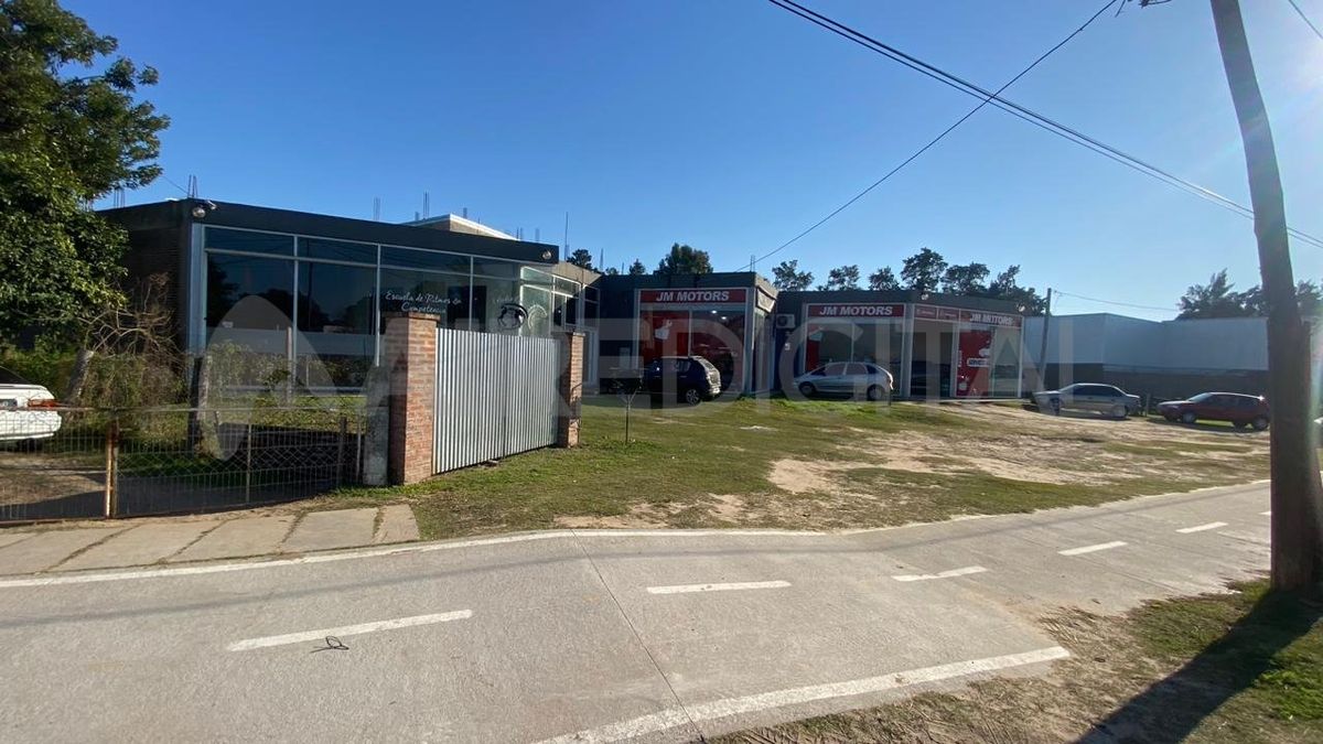 Delincuentes entraron a la madrugada en dos negocios ubicados uno al lado de otro, en la zona de Colastiné Norte Delincuentes entraron a la madrugada en dos negocios ubicados uno al lado de otro, en la zona de Colastiné Norte