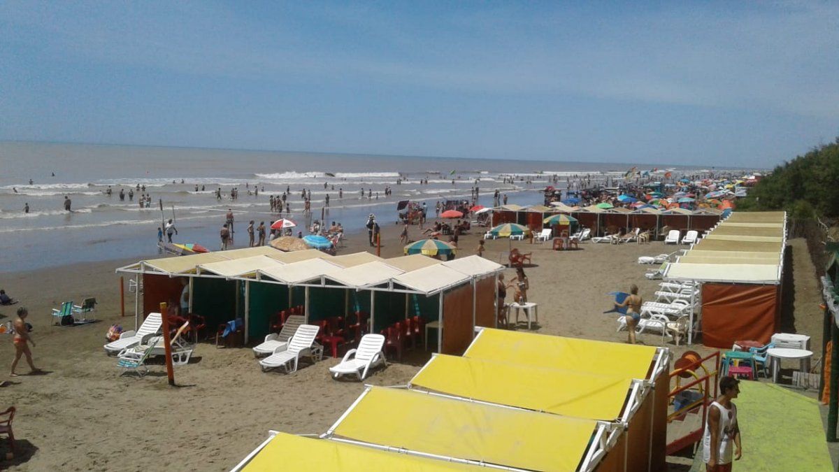 Cuánto cuesta alquilar una carpa en Mar de Ajó