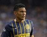 El delantero colombiano asistió con comida a cinco comedores de Rosario. El delantero colombiano asistió con comida a cinco comedores de Rosario.