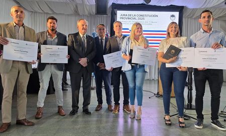 Felipe Michlig tomó juramento por la nueva Constitución provincial a autoridades del departamento San Cristóbal. Felipe Michlig tomó juramento por la nueva Constitución provincial a autoridades del departamento San Cristóbal.
