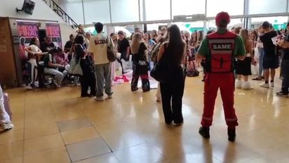 Incidentes en un teatro de Buenos Aires: empujones, desmayos, dos derivados al hospital y evento cancelado