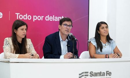 “Previamente hubo mucho intento de desinformar, y ahora con los recibos de sueldo sobre la mesa, los docentes pueden ver la realidad”, remarcó el ministro José Goity. “Previamente hubo mucho intento de desinformar, y ahora con los recibos de sueldo sobre la mesa, los docentes pueden ver la realidad”, remarcó el ministro José Goity.