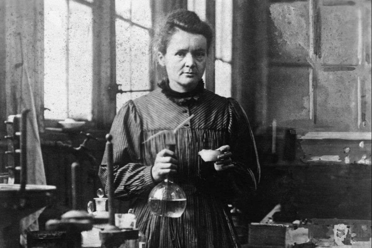 Marie Curie fue la primera mujer de la historia en ganar el Premio Nobel de Física en 1903. Marie Curie fue la primera mujer de la historia en ganar el Premio Nobel de Física en 1903.