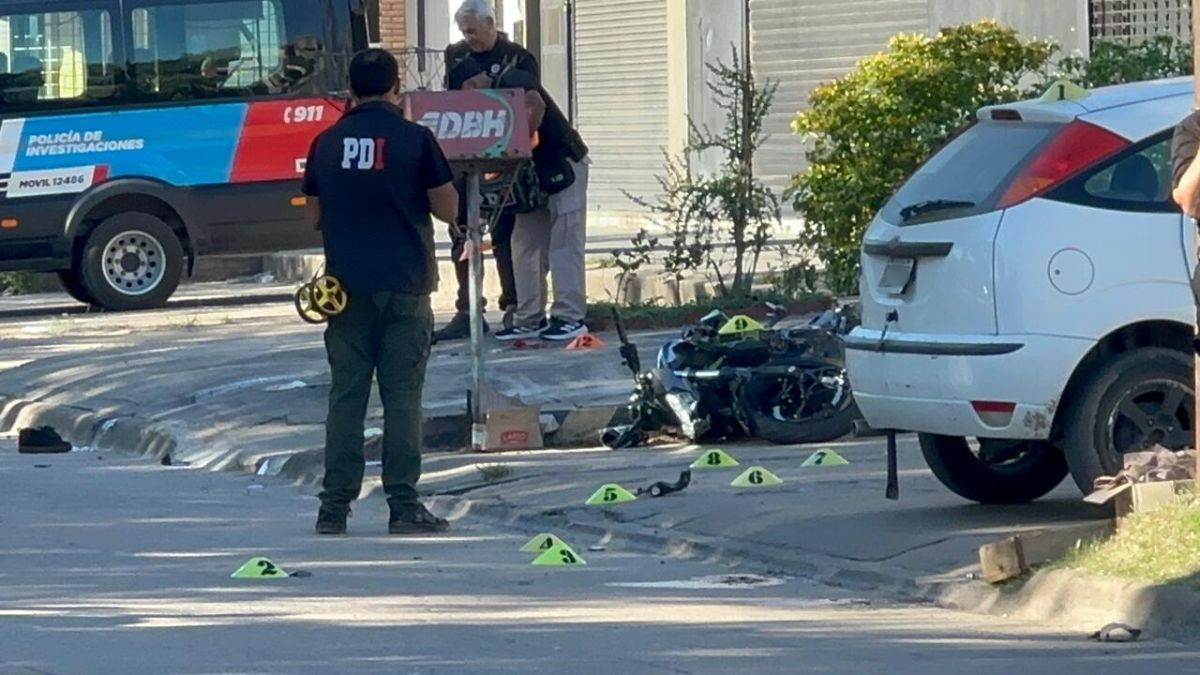 Un motociclista de 22 años perdió la vida este jueves por la mañana tras protagonizar un violento accidente en la zona norte de la ciudad de Santa Fe.&nbsp;