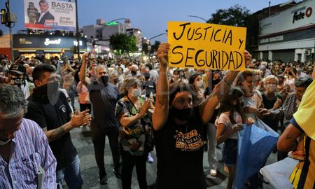 A partir del salvaje asesinato de Joaquín Pérez, en Rosario ya hubo dos marchas masivas para reclamar justicia y seguridad. A partir del salvaje asesinato de Joaquín Pérez, en Rosario ya hubo dos marchas masivas para reclamar justicia y seguridad.