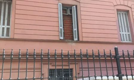 Las ventanas tapiadas de la Casa Rosada despertaron curiosidad y teorías en redes. Las ventanas tapiadas de la Casa Rosada despertaron curiosidad y teorías en redes.
