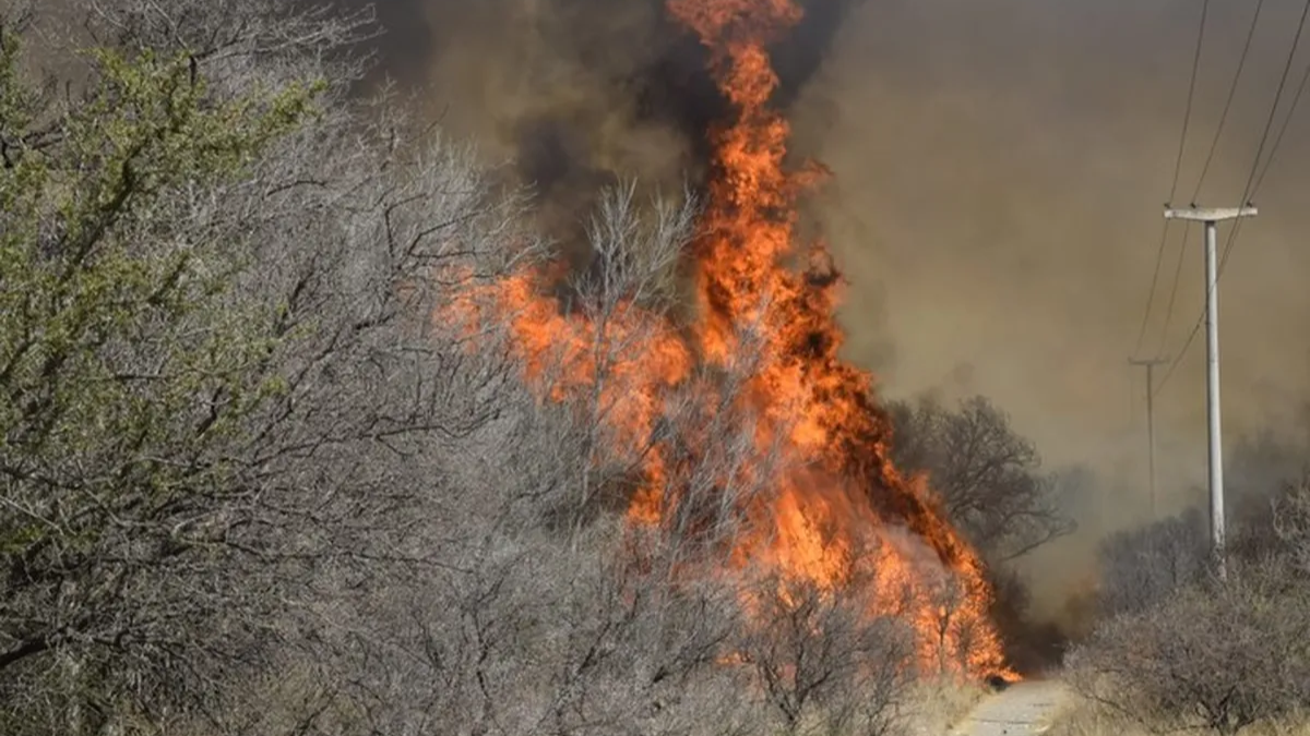 Despliegue de bomberos y operativos de evacuación en Córdoba por los incendios. Despliegue de bomberos y operativos de evacuación en Córdoba por los incendios.