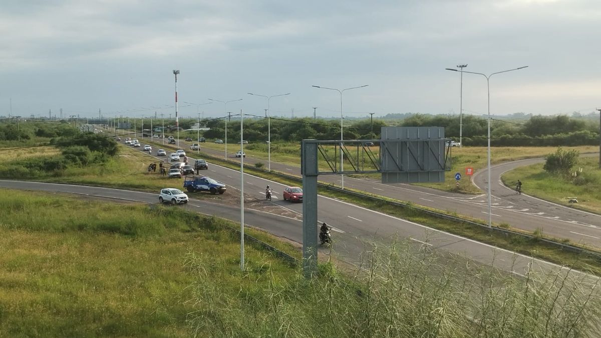 El hecho ocurrió a la altura del puente de la Autopista. El hecho ocurrió a la altura del puente de la Autopista.
