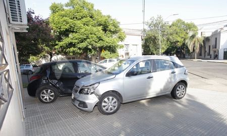 accidente en el centro santafesino: dos autos chocaron y no hubo heridos accidente en el centro santafesino: dos autos chocaron y no hubo heridos