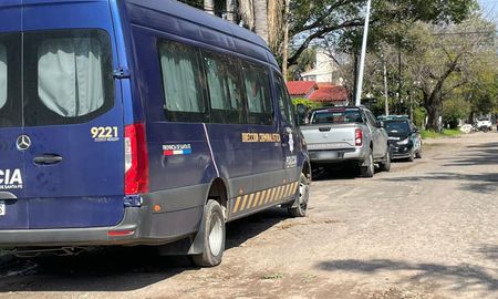 Agentes de la Policía Científica en el lugar donde ocurrió el primero de los tres robos, en barrio Guadalupe. Agentes de la Policía Científica en el lugar donde ocurrió el primero de los tres robos, en barrio Guadalupe.