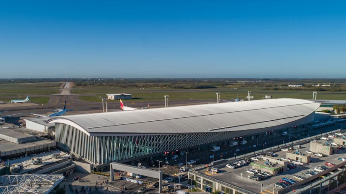 La nueva planta de tratamiento de agua permitirá que el aeropuerto reduzca su huella hídrica a cero, reutilizando el recurso para servicios generales y mantenimiento de áreas verdes.