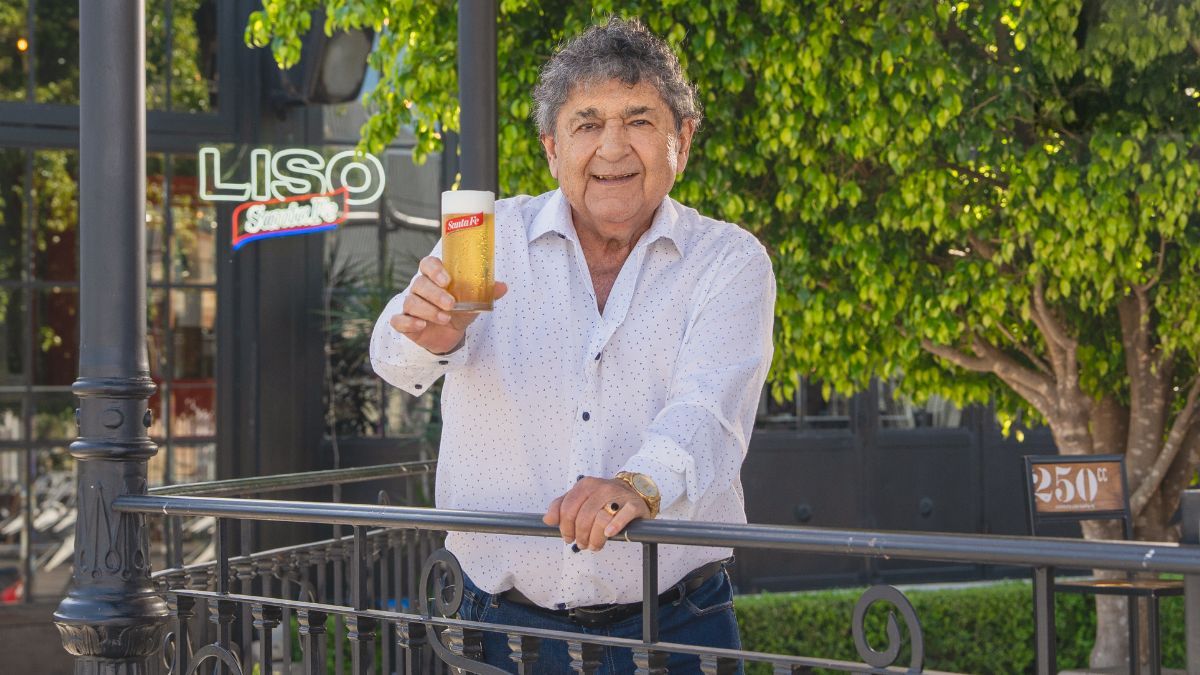 Cacho Deicas se presenta en la Estación Belgrano de la ciudad de Santa Fe.