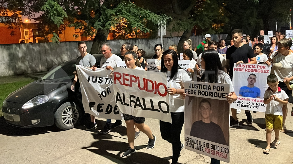 Al conocerse la absolución, allegados de Federico Rodríguez organizaron una movilización en repudio a la decisión de los jueces