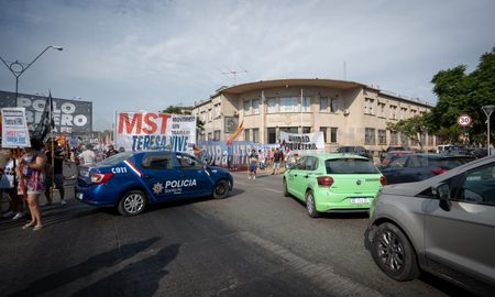 arde la ciudad: temperaturas extremas y caos en el transito por dos manifestaciones arde la ciudad: temperaturas extremas y caos en el transito por dos manifestaciones