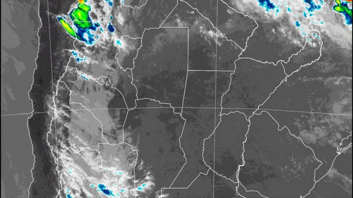 La imagen satelital muestra una disminución de la nubosidad sobre Santa Fe, lo que garantiza un mejoramiento temporario para el inicio del fin de semana. La imagen satelital muestra una disminución de la nubosidad sobre Santa Fe, lo que garantiza un mejoramiento temporario para el inicio del fin de semana.