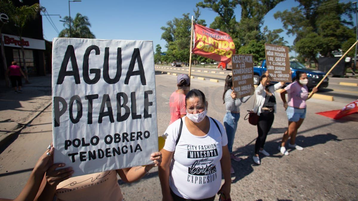Vecinos y organizaciones sociales cortaron Blas Parera y Gorriti en reclamo de agua potable