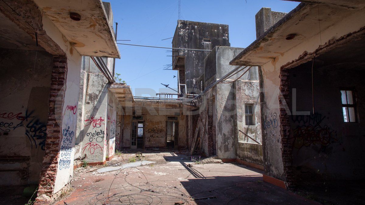 La terraza es uno de los sectores más dañados del edificio, debido al paso del tiempo.