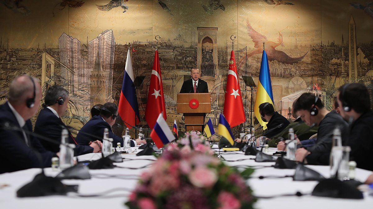 Erdogan durante una reunión en Turquía la reunión por la paz entre Rusia y Ucrania.