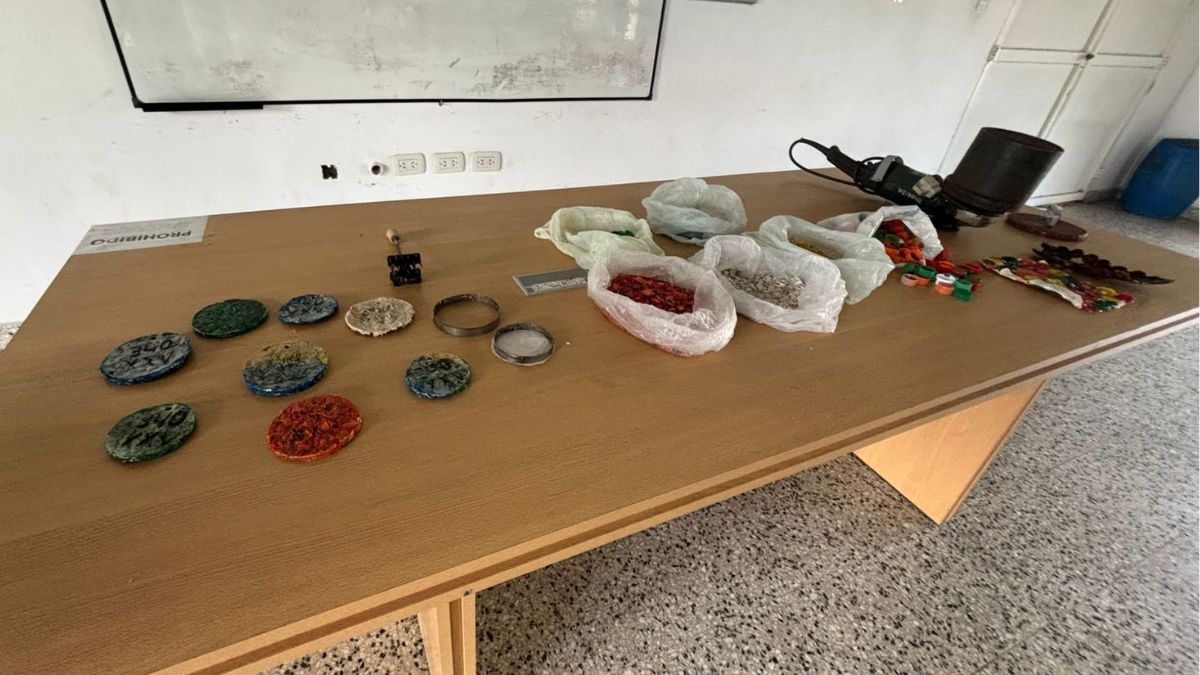 Alumnos de la escuela secundaria 340 de Santo Tom&eacute; contaron en AIRE c&oacute;mo fue el proceso para crear medallas sustentables con pl&aacute;stico reciclado.&nbsp;