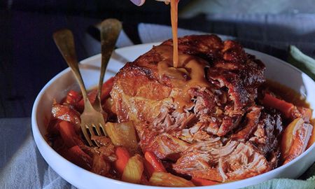 Todos los detalles para hacer bondiola a la cerveza de la mano de Cocineros Argentinos. Todos los detalles para hacer bondiola a la cerveza de la mano de Cocineros Argentinos.