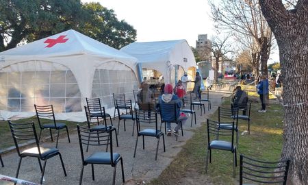 Unas 25 personas fueron hisopadas este domingo a media mañana en la ex estación Mitre. Unas 25 personas fueron hisopadas este domingo a media mañana en la ex estación Mitre.