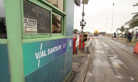 Las barreras de los peajes de las rutas 34, 19, 8 y de la autopista Santa Fe - Rosario, permanecerán levantadas por tiempo indeterminado. Las barreras de los peajes de las rutas 34, 19, 8 y de la autopista Santa Fe - Rosario, permanecerán levantadas por tiempo indeterminado.