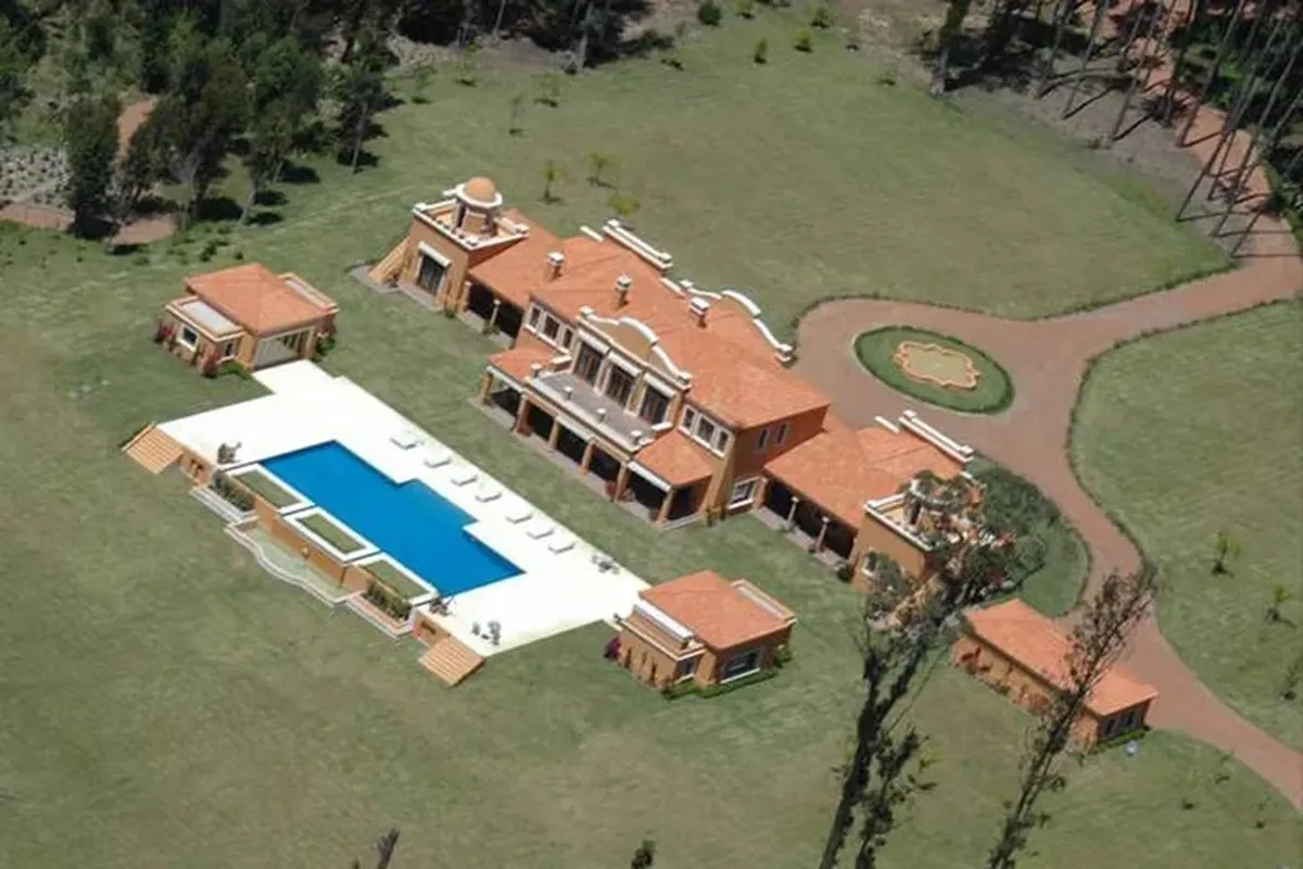 Susana Giménez tiene una gran mansión en Punta del Este. Susana Giménez tiene una gran mansión en Punta del Este.