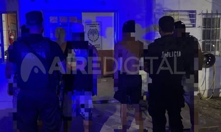 cuatro jovenes andaban en auto por santo tome con un revolver oculto en la palanca de cambio cuatro jovenes andaban en auto por santo tome con un revolver oculto en la palanca de cambio