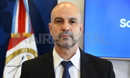 Claudio Brilloni asumió este miércoles por la noche el cargo de ministro de Seguridad de Santa Fe. Claudio Brilloni asumió este miércoles por la noche el cargo de ministro de Seguridad de Santa Fe.