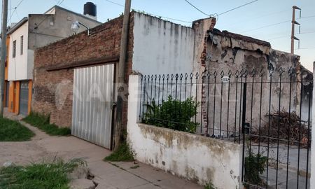 Barrio San José: vandalizaron cinco autos en una cochera Barrio San José: vandalizaron cinco autos en una cochera