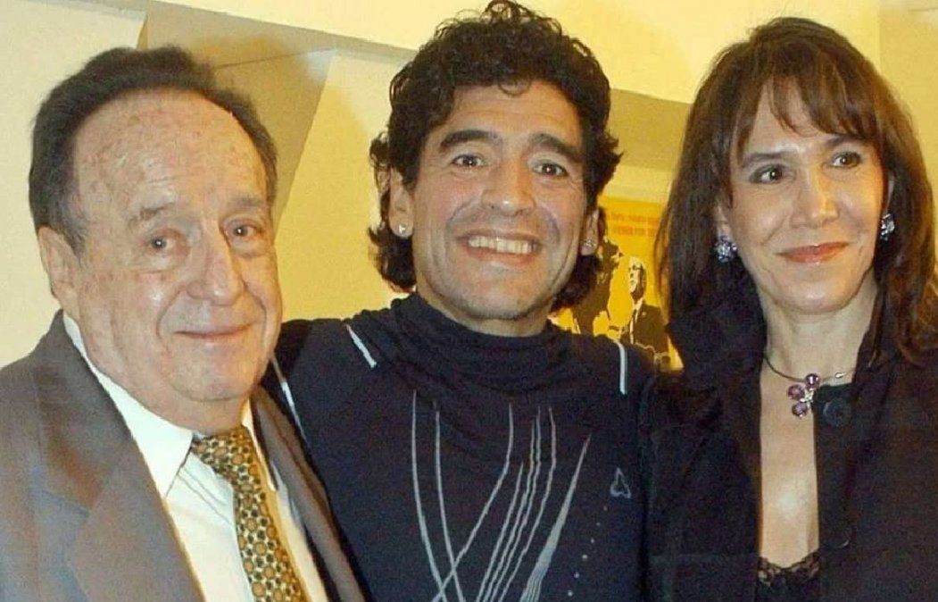 Maradona y su sonrisa a lado de Chespirito y Florinda Meza