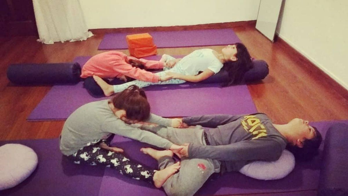 Tanto Bruni como Alonso coinciden en la necesidad de implementar prácticas yóguicas en las escuelas.