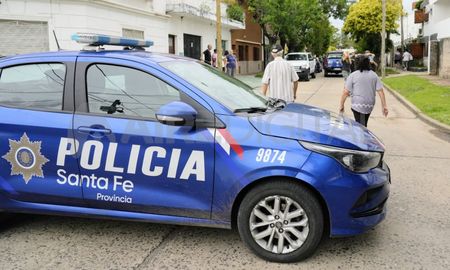 Este lunes, apenas había ocho patrulleros del Comando Radioeléctrico para realizar tareas de prevención en las calles de Santa Fe. Este lunes, apenas había ocho patrulleros del Comando Radioeléctrico para realizar tareas de prevención en las calles de Santa Fe.