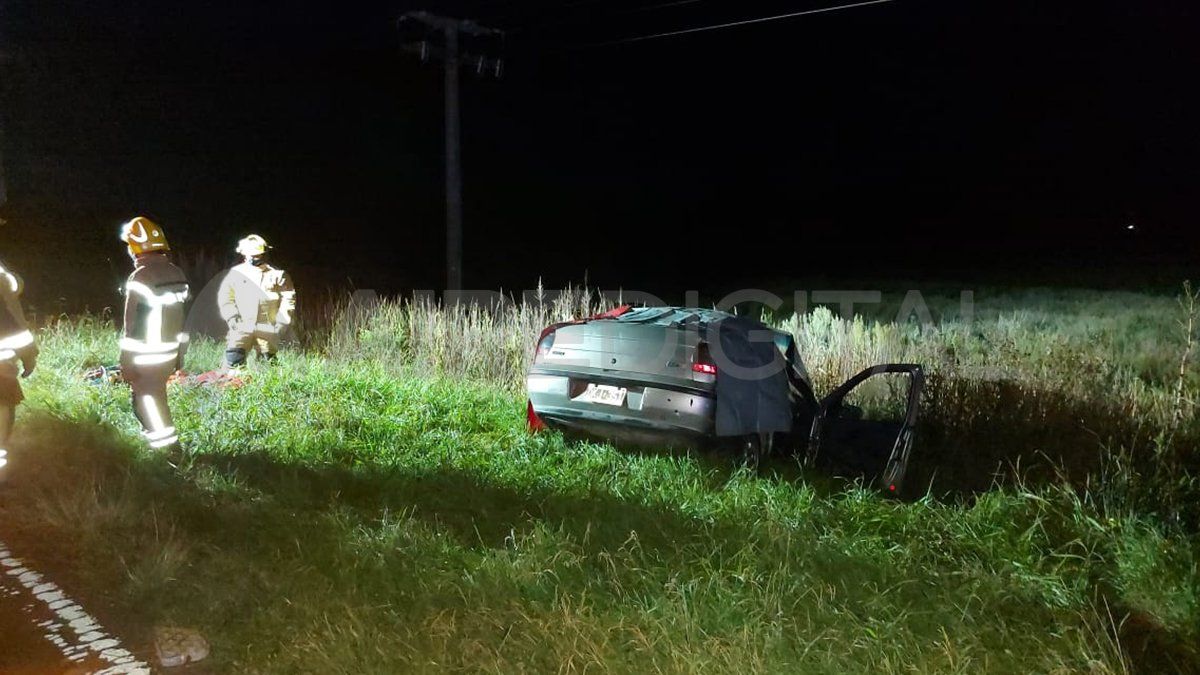 El conductor del auto, identificado como Esteban Navarro, murió en el lugar