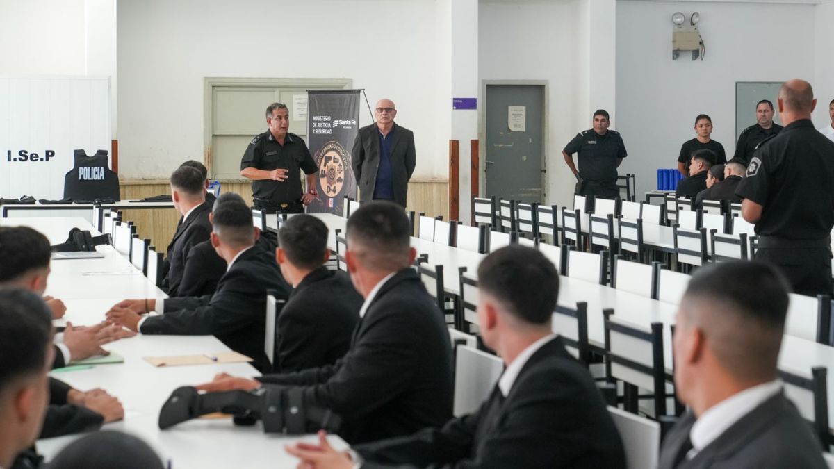 Con una inversi&oacute;n de $ 33.000 millones, es la primera vez que los egresados reciben el equipamiento nuevo sin costo personal.