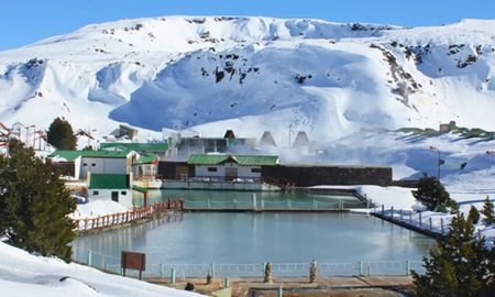 Caviahue ofrece pistas silenciosas y vistas al volcán en plena cordillera neuquina. Caviahue ofrece pistas silenciosas y vistas al volcán en plena cordillera neuquina.