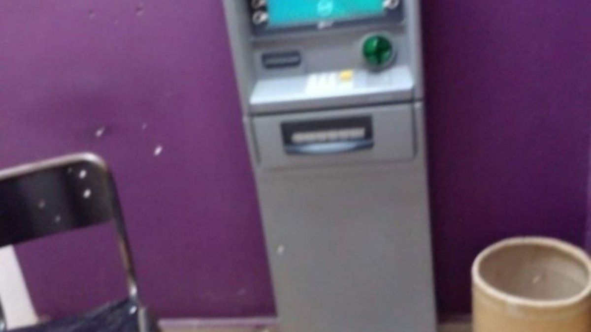 Hicieron una macumba al lado de un cajero automático para cobrar el bono de Anses