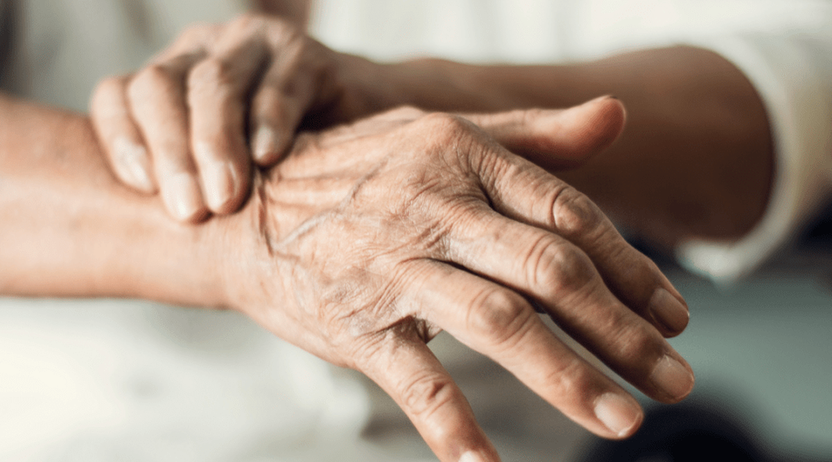 Los temblores en las manos no indican solo enfermedad de Parkinson. Los temblores en las manos no indican solo enfermedad de Parkinson.