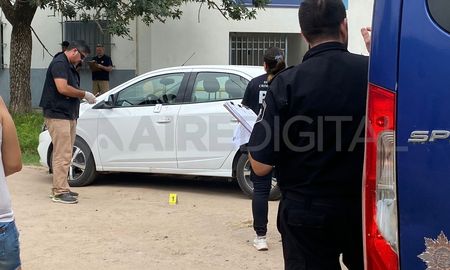 Un hombre de 56 años recibió al menos siete heridas de arma blanca tras ser víctima de un intento de robo en la puerta de la escuela de su hija. Un hombre de 56 años recibió al menos siete heridas de arma blanca tras ser víctima de un intento de robo en la puerta de la escuela de su hija.