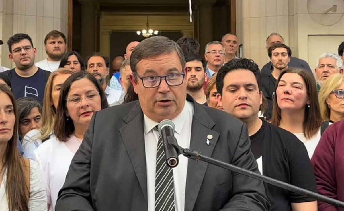 “Sin presupuesto no hay universidad ni ciencia, y sin ciencia ni universidad no hay futuro”, afirmó el rector de la UNL, Enrique Mammarella, en el acto central. “Sin presupuesto no hay universidad ni ciencia, y sin ciencia ni universidad no hay futuro”, afirmó el rector de la UNL, Enrique Mammarella, en el acto central.